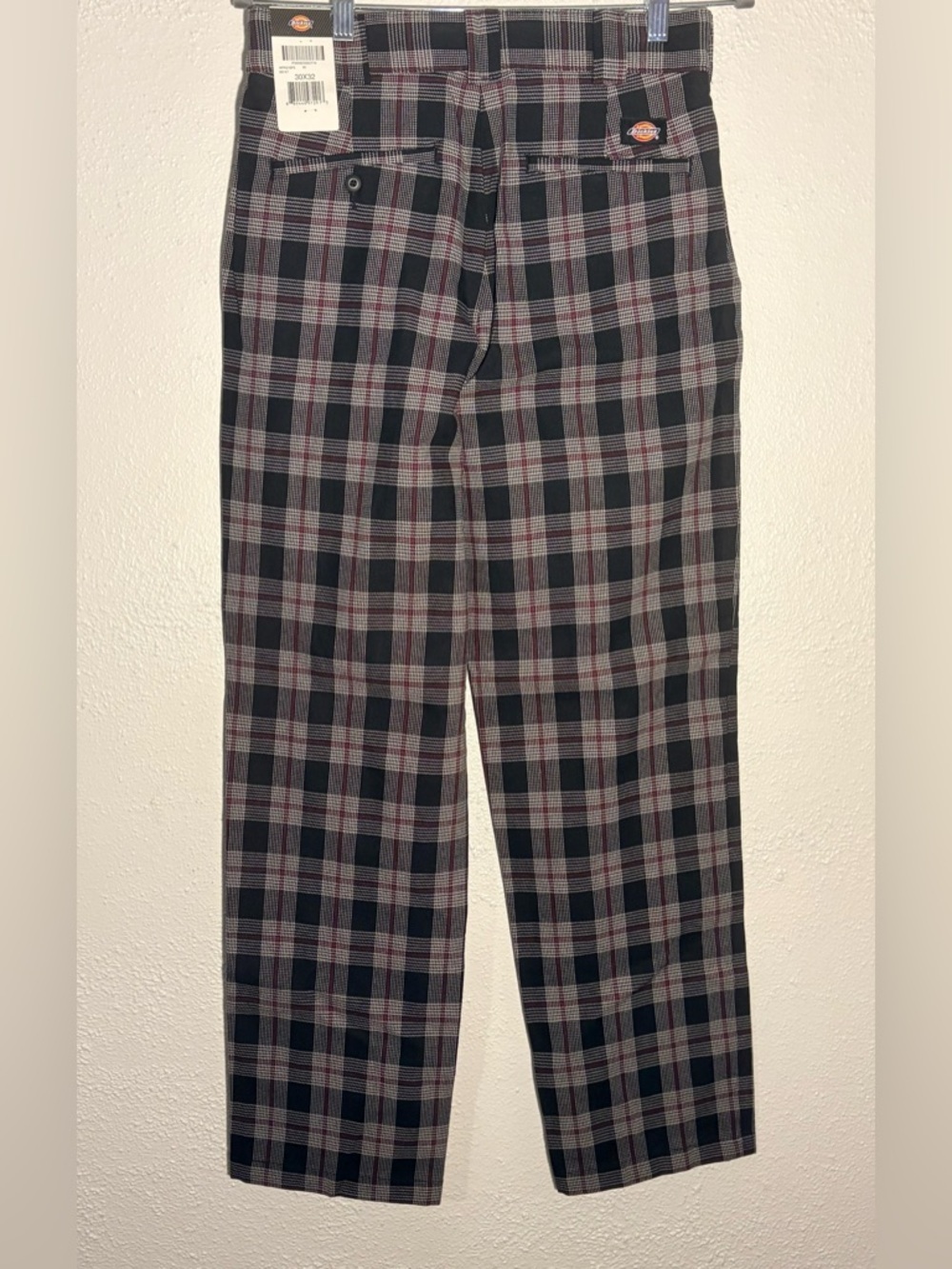 Dickies Plaid Chino Pants Size 30x32 Black Gray Red Regular Fit Straight NWT - Picture 2 of 7